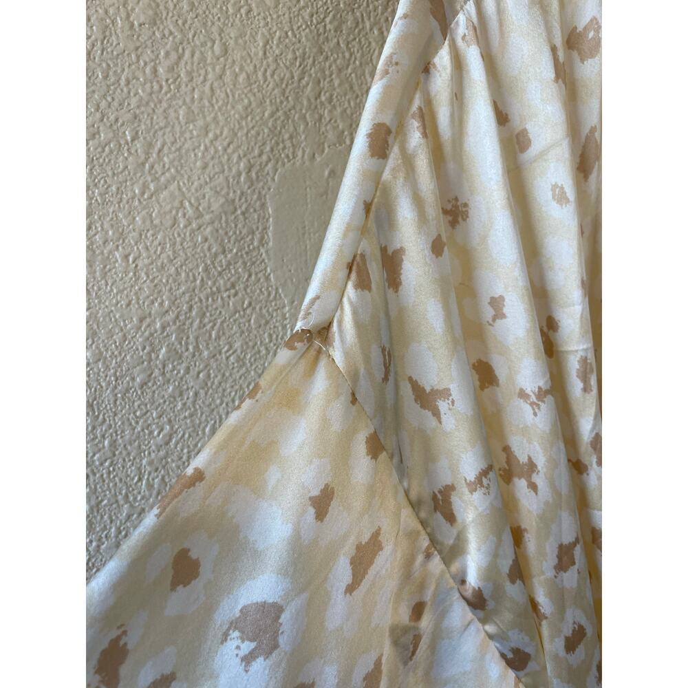 Show Me Your Mumu Harlow Silkey Robe Animal Print Cheetah Zebra Cream & Tan O/S - Picture 15 of 16